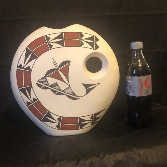 Native American southwest pottery vase; marked Acoma VL.  Unique & rare oval - Picture 8 of 10